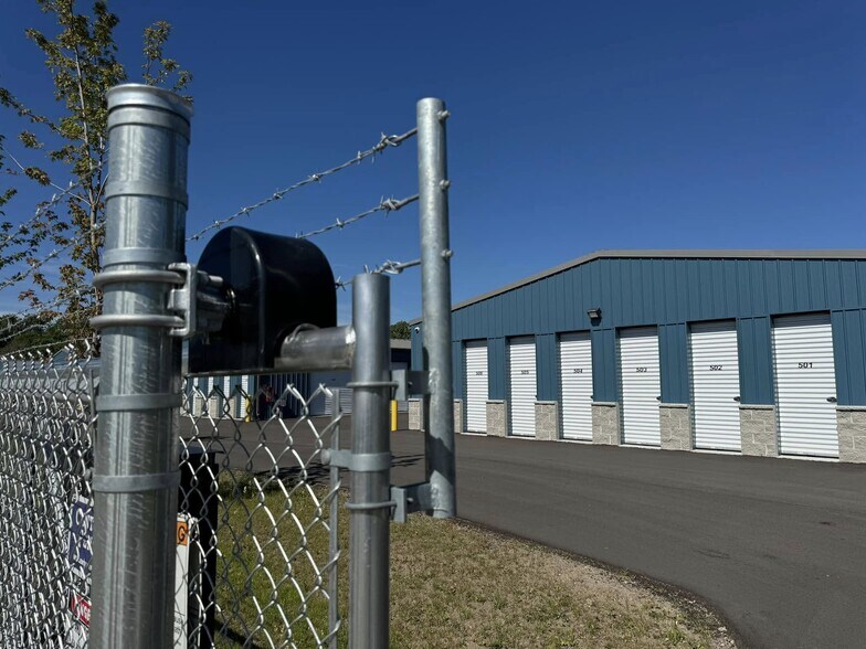 More Photos Of 1241 Winford Ave, Green Bay Self Storage For Sale