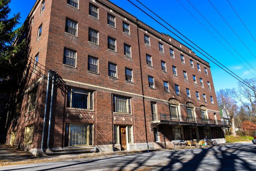 Primary Photo Of 40 Academy St, Liberty Multifamily For Sale
