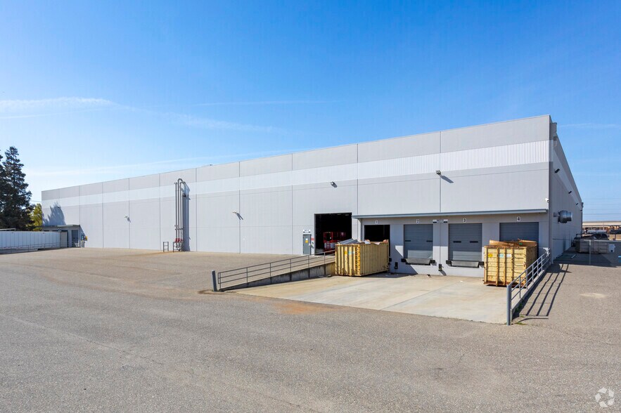 More Photos Of 600 S McClure Rd, Modesto Warehouse For Lease