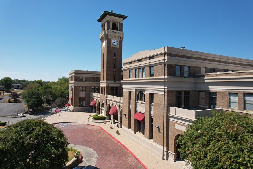 More Photos Of 1400 W Markham, Little Rock Office For Lease
