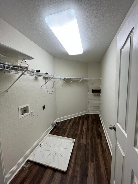 More Photos Of 4030 N Monroe St, Tallahassee Light Distribution For Sale