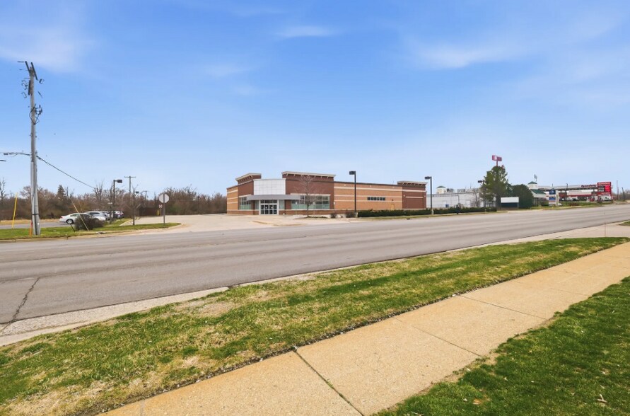 More Photos Of 4166 17 Mile Rd NE, Cedar Springs Drugstore For Sale