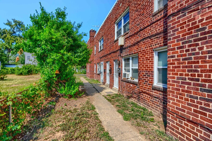 More Photos Of 1118 46th St NE, Washington Apartments For Sale