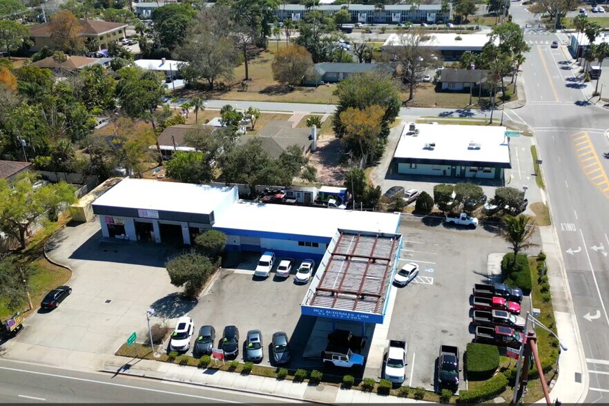 Primary Photo Of 2314 Fruitville Rd, Sarasota Service Station For Sale