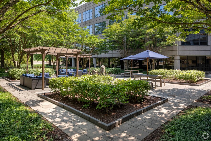 More Photos Of 3975 Fair Ridge Dr, Fairfax Office For Lease