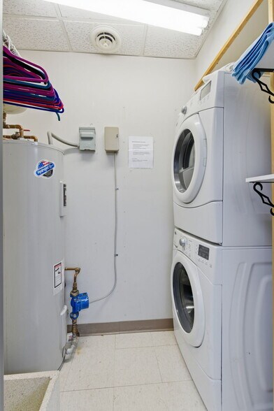 More Photos Of 2104 Chesterfield Blvd, Springfield Office For Sale