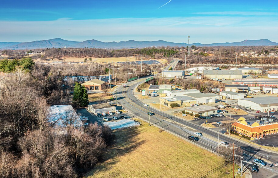 More Photos Of 3783-3785 Peters Creek Rd, Roanoke Office For Sale