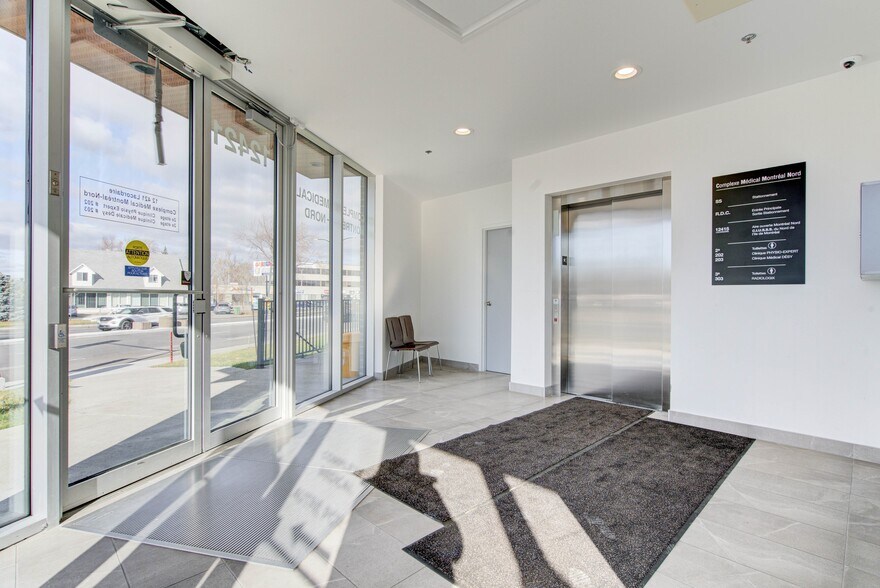 More Photos Of 12421 Boul Lacordaire, Montréal Medical For Sale