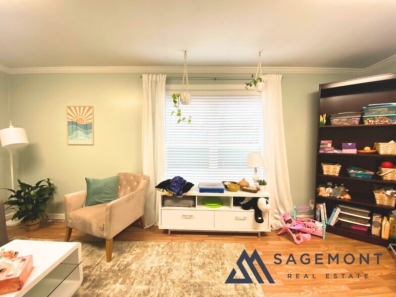 More Photos Of 1226 Lakeview Dr, Franklin Loft Creative Space For Sale