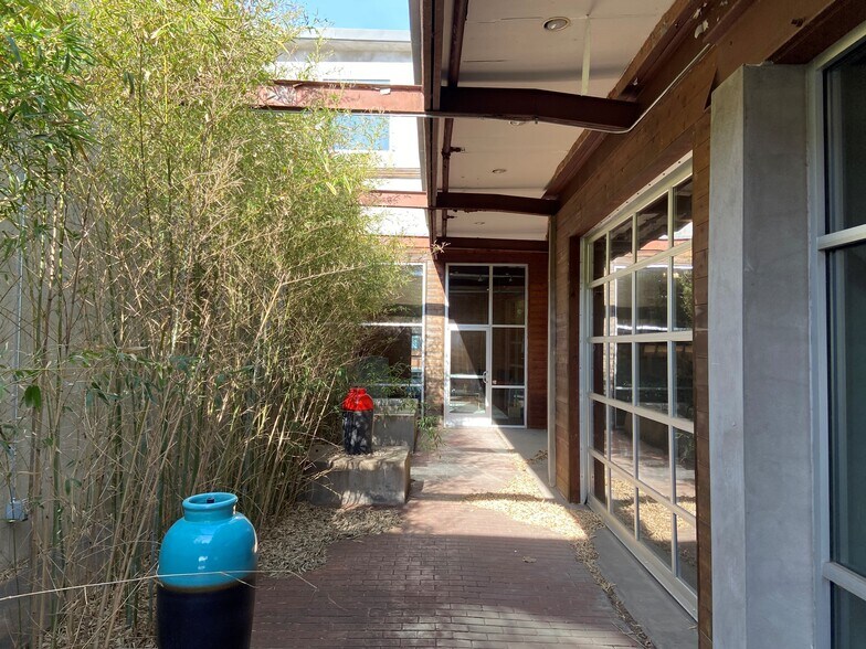 More Photos Of 4000 East Side Ave, Dallas Loft Creative Space For Lease