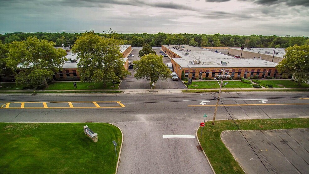 More Photos Of 195 Central Ave, Farmingdale Warehouse For Lease