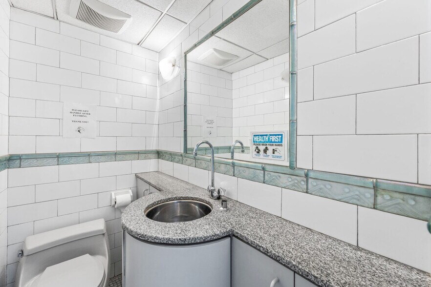 More Photos Of 2053 E 16th St, Brooklyn Flex For Sale