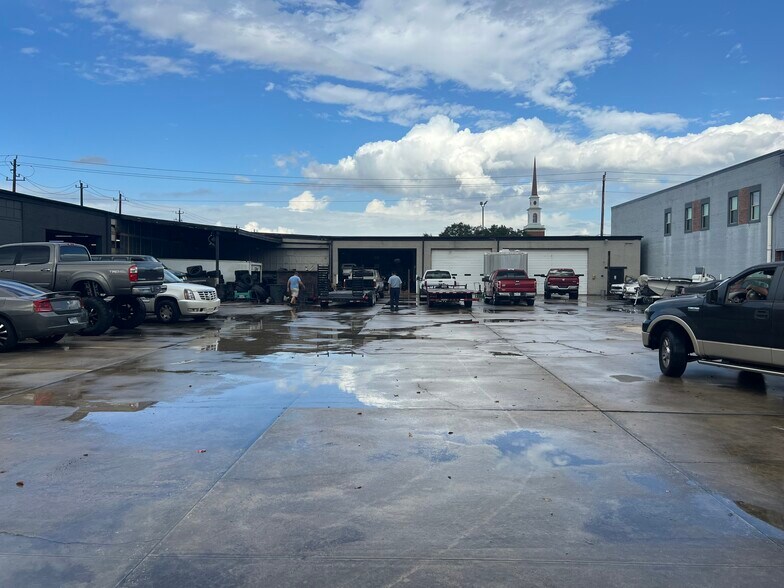 More Photos Of 622 W Texas Ave, Baytown Storefront Retail Office For Lease