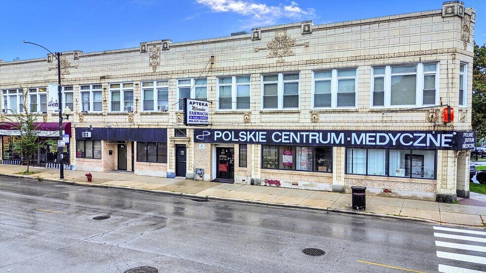 More Photos Of 3025 N Milwaukee Ave, Chicago Storefront Retail Office For Lease