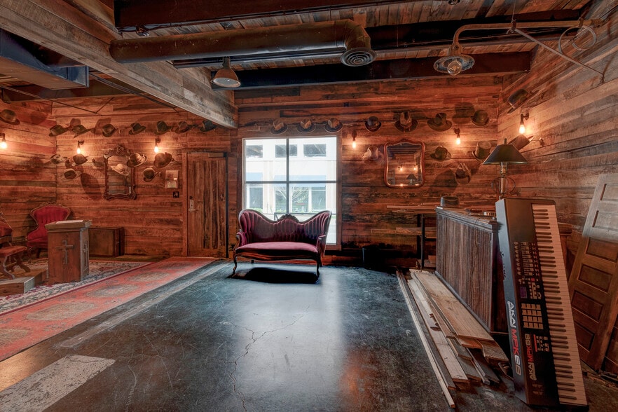 More Photos Of 114-116 17th Ave S, Nashville Office For Sale