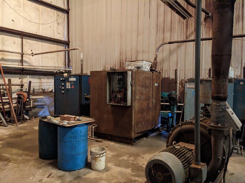 More Photos Of 314 N Maple St, Adel Manufacturing For Sale