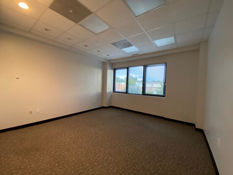 More Photos Of 943 Glenwood Station Ln, Charlottesville Medical For Lease