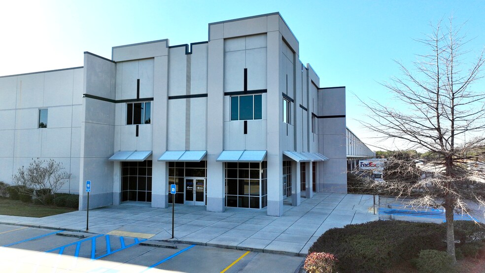 More Photos Of 951 Interstate Centre Blvd, Black Creek Distribution For Lease