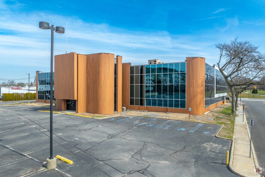 More Photos Of 875 Merrick Ave, Westbury Office For Lease
