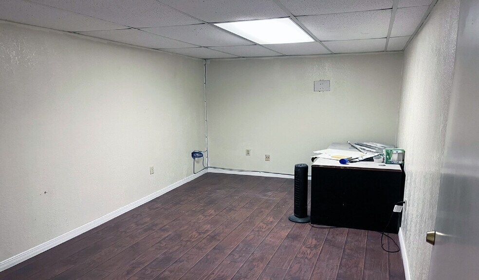 More Photos Of 421 S Darrington Rd, El Paso Land For Sale