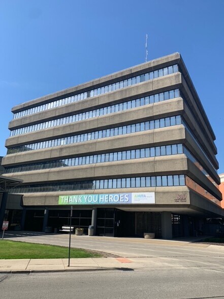 More Photos Of 800 Austin St, Evanston Medical For Lease