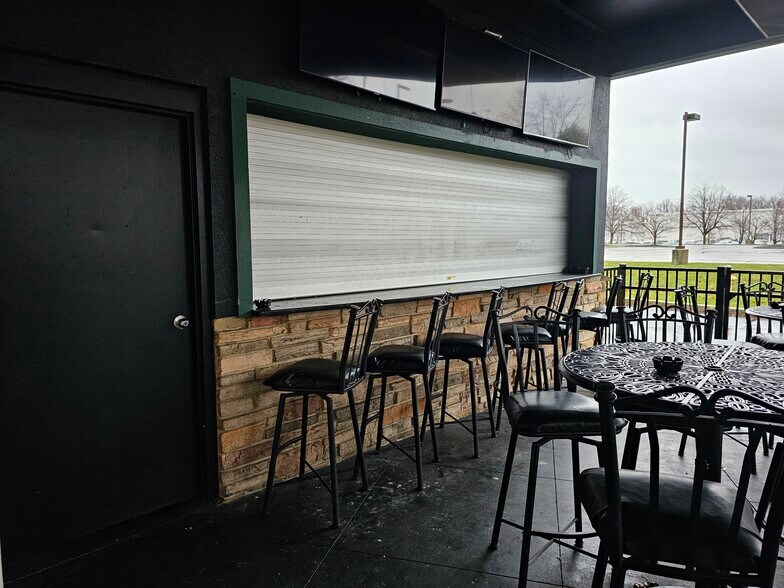 More Photos Of 24940 Sperry Dr, Westlake Restaurant For Sale