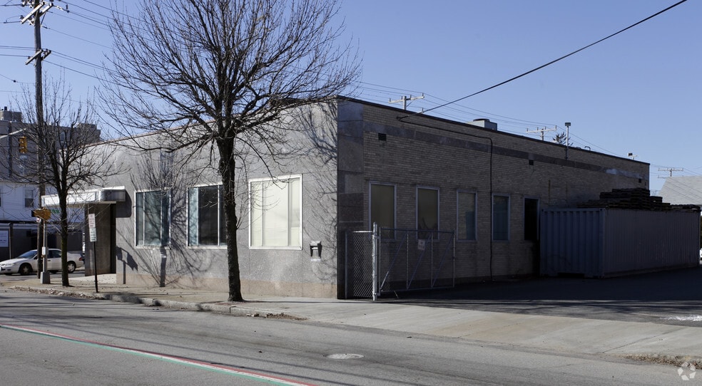 More Photos Of 1647 Cranston St, Cranston Bank For Lease