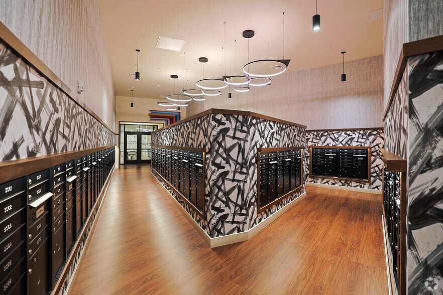 More Photos Of 484 2nd St, Everett Apartments For Lease