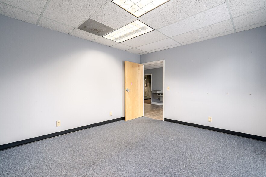 More Photos Of 617 Mulberry St, Elizabethtown Office For Sale