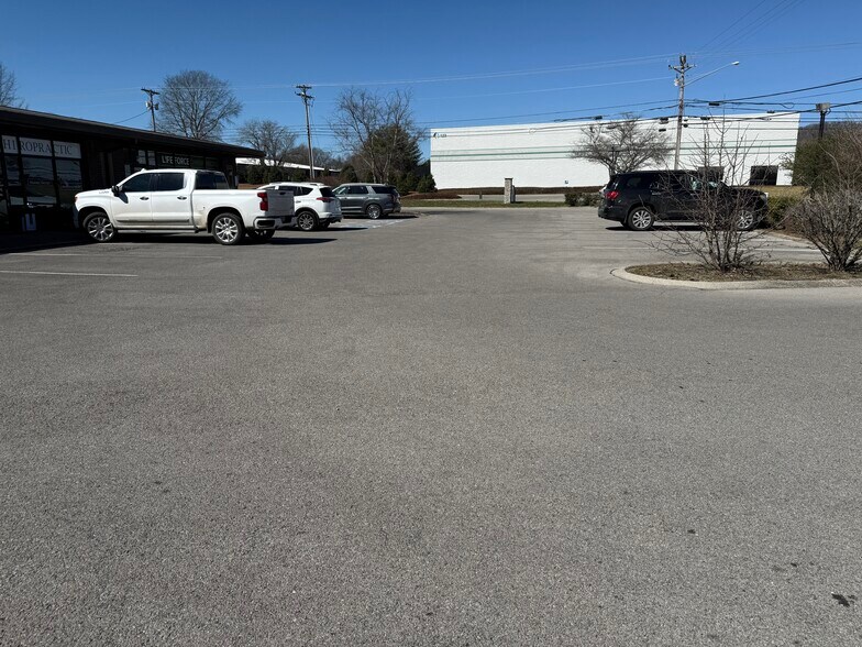 More Photos Of 126 Seaboard Lane, Franklin Office For Sale