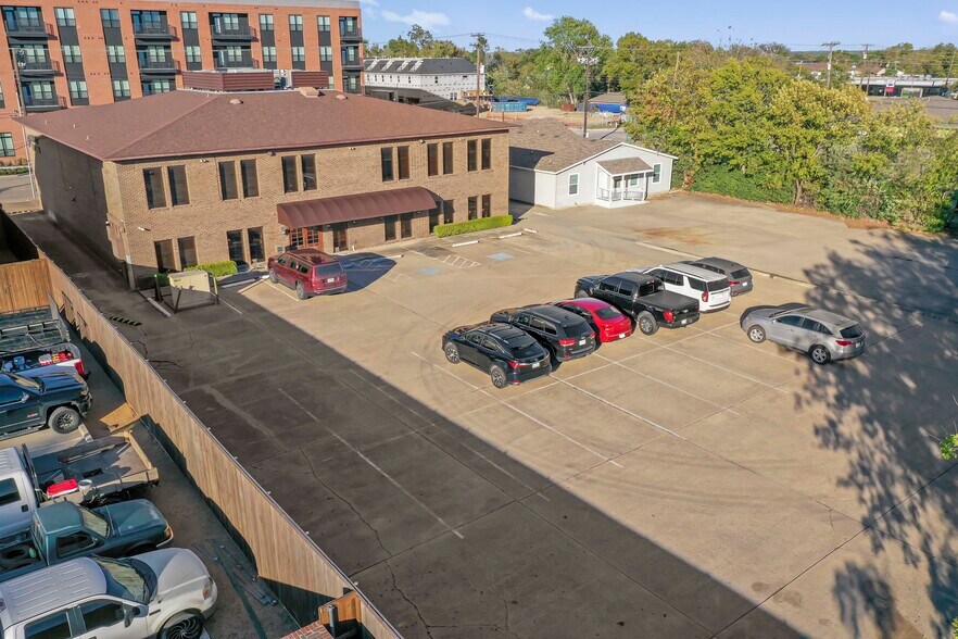 More Photos Of 1312 E 14th St, Plano Office For Sale