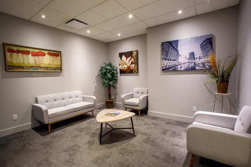 More Photos Of 1455 Ellis St, Kelowna Office Residential For Lease