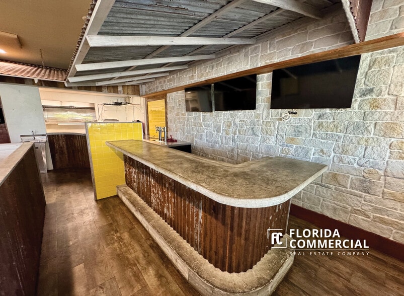More Photos Of 796 NE Dixie Hwy, Jensen Beach Restaurant For Sale