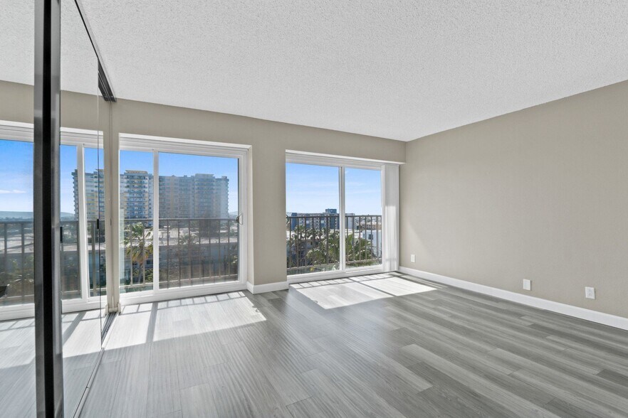 More Photos Of 415-425 Washington Blvd, Marina del Rey Apartments For Lease