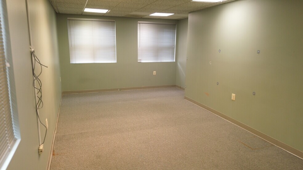 More Photos Of 7 Post Office Rd, Waldorf Medical For Sale