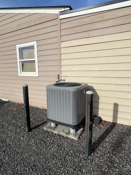 More Photos Of 3070 NW Canal Blvd, Redmond Land For Lease