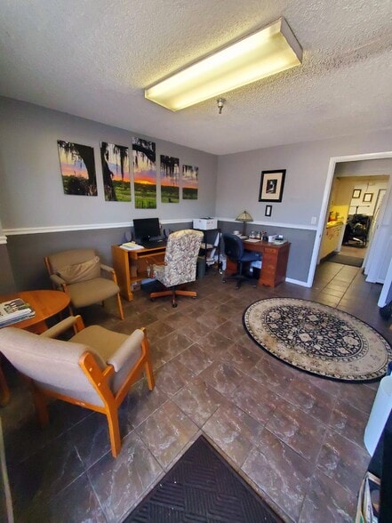 More Photos Of 11000 Metro Pky, Fort Myers Warehouse For Sale