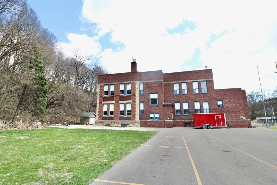 More Photos Of 715 W Locust St, Dubuque Office Residential For Sale