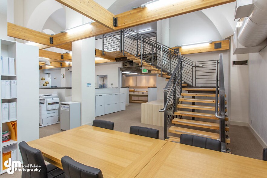 More Photos Of 8801-8811 Toloff St, Anchorage Office For Sale