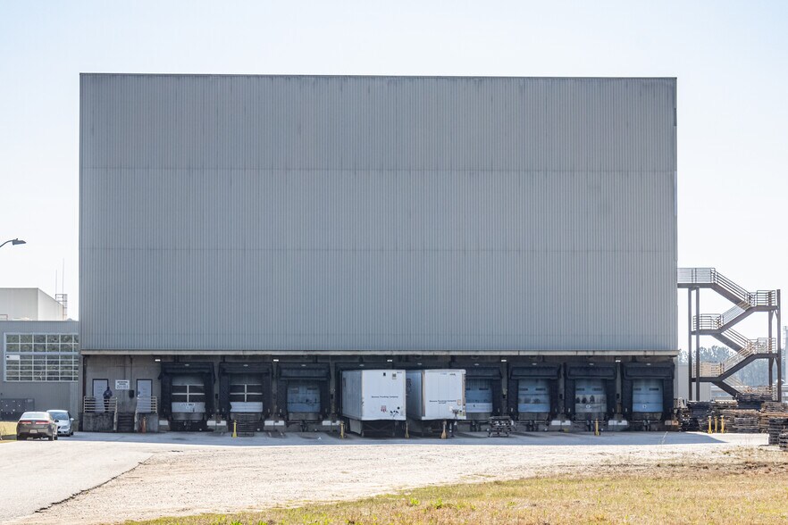 More Photos Of 411 Pegasus Pky, Lagrange Manufacturing For Sale