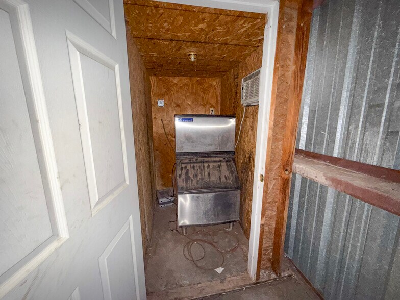 More Photos Of 11730 Highway 152, Pampa Warehouse For Sale