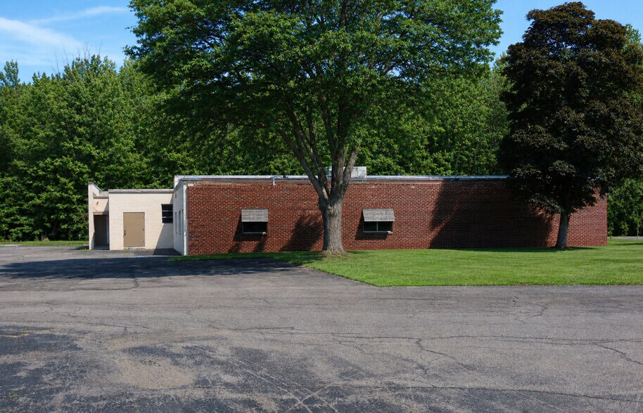 More Photos Of 105 Elmore Dr, Rochester Manufacturing For Sale