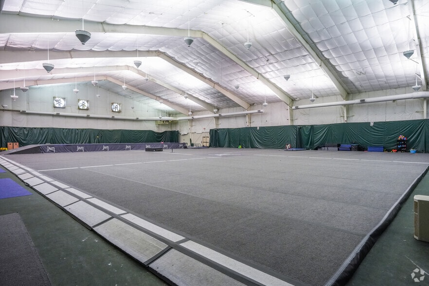 More Photos Of 46 Northtown Dr, Jackson General Retail For Lease