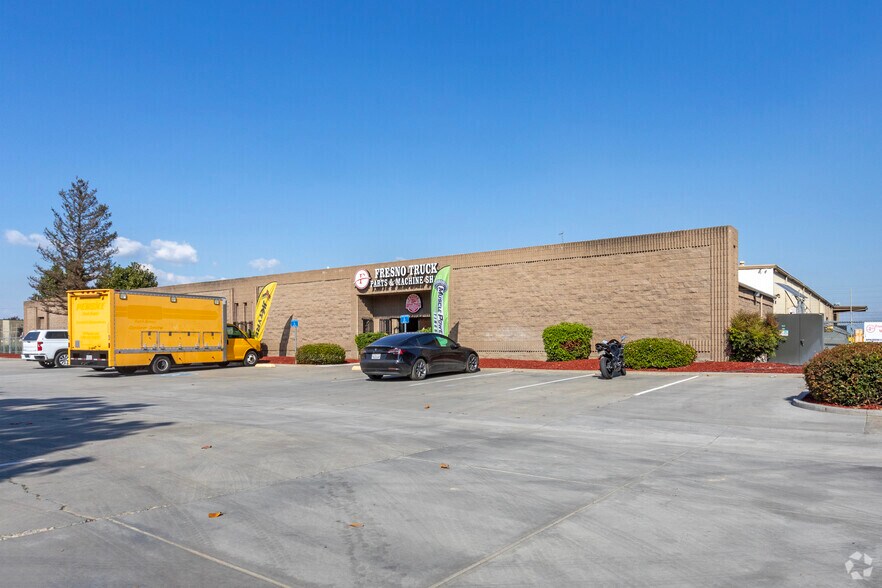 Primary Photo Of 2645 S Chestnut Ave, Fresno Coworking Space