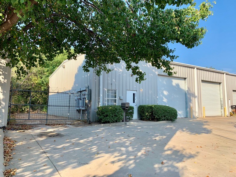 More Photos Of 6901 Maple Ave, Dallas Warehouse For Lease