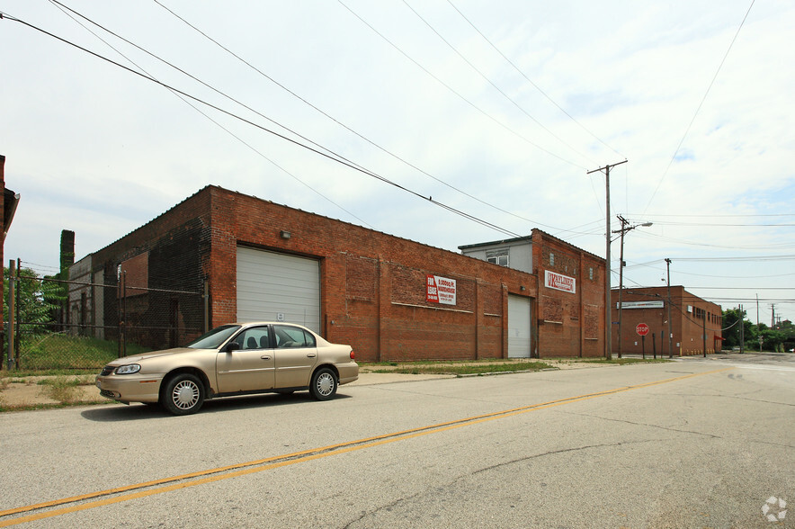 Primary Photo Of 3301-3303 Lakeside Ave E, Cleveland Warehouse For Lease