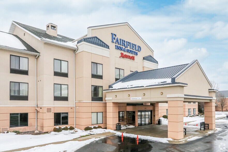 More Photos Of 1520 Mount Garfield Rd, Norton Shores Hotel For Sale