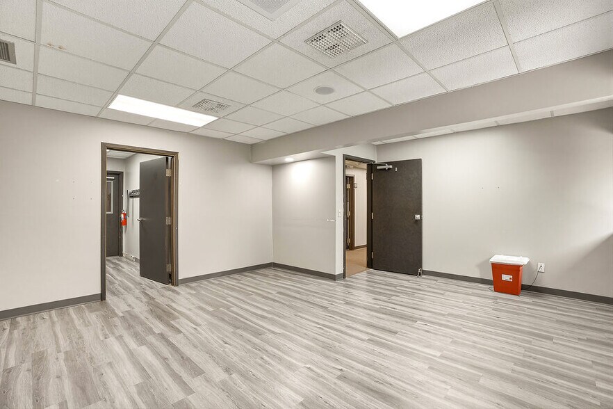 More Photos Of 1414 Arlington St, Ada Medical For Lease