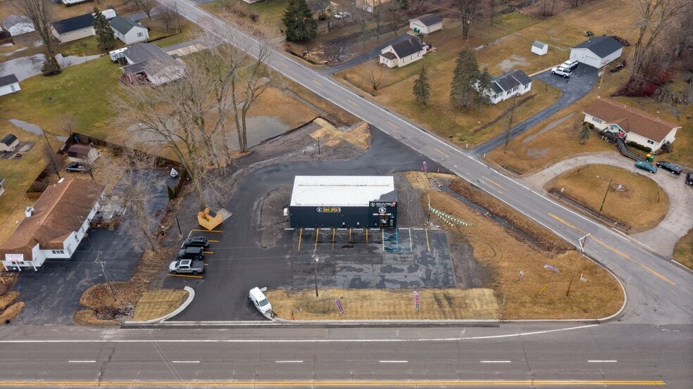 More Photos Of 3392 S Huron Rd, Bay City Storefront For Sale