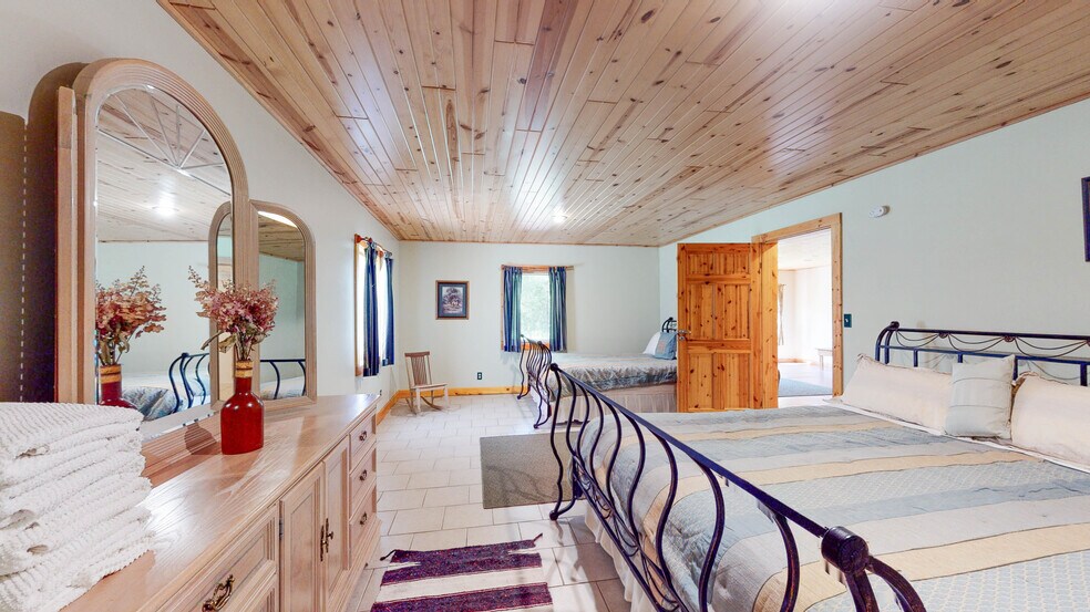 More Photos Of 465 Westover Rd, Two Harbors Specialty For Sale